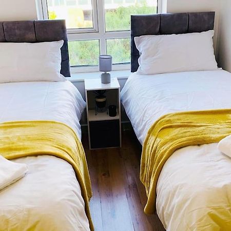 2 Bed Apartment With Free Parking Chelmsford Exteriör bild
