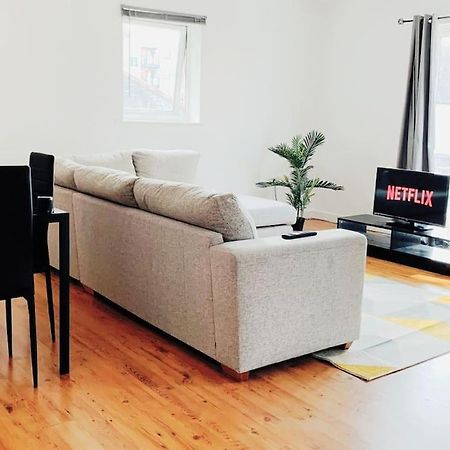 2 Bed Apartment With Free Parking Chelmsford Exteriör bild