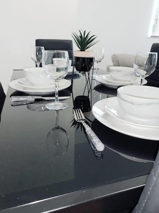 2 Bed Apartment With Free Parking Chelmsford Exteriör bild