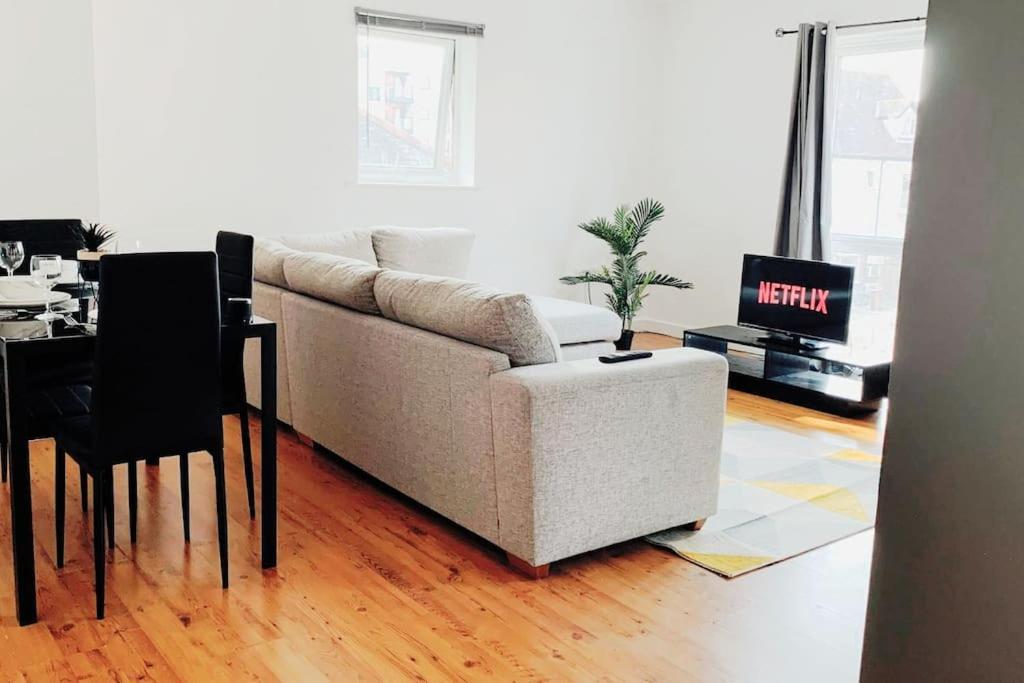 2 Bed Apartment With Free Parking Chelmsford Exteriör bild
