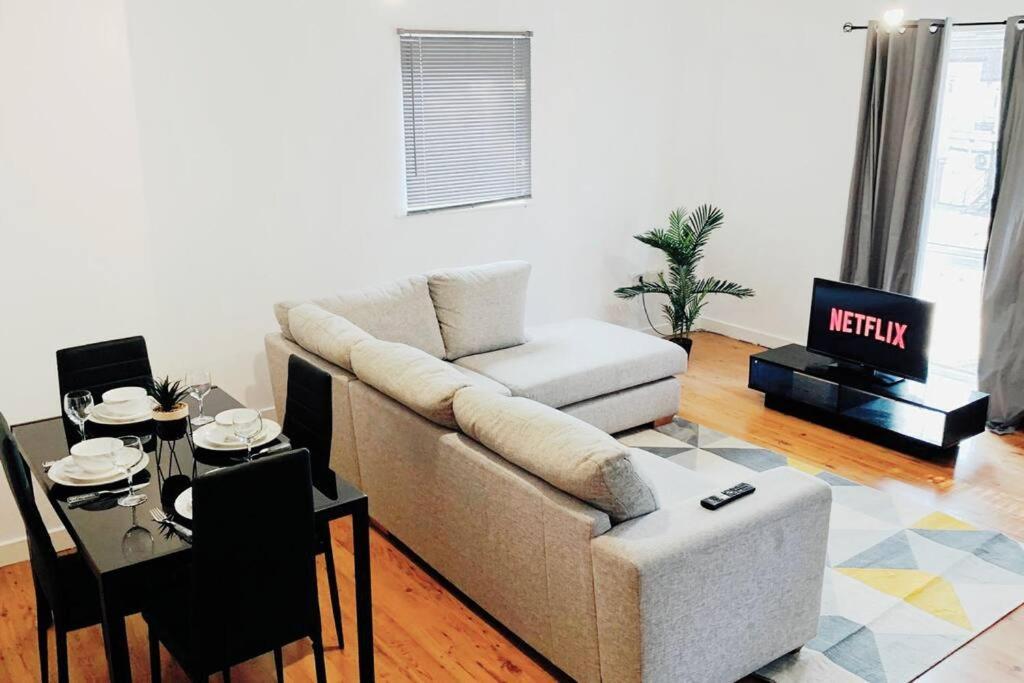 2 Bed Apartment With Free Parking Chelmsford Exteriör bild